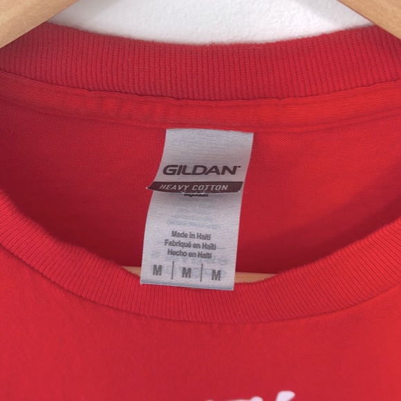 Gildan T Shirt Disney Red Medium Short Sleeves Crewneck - Picture 3 of 6